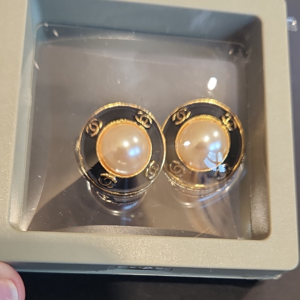 Chanel Gold And Faux Pearl Clipon Earrings - Picture 6 of 11